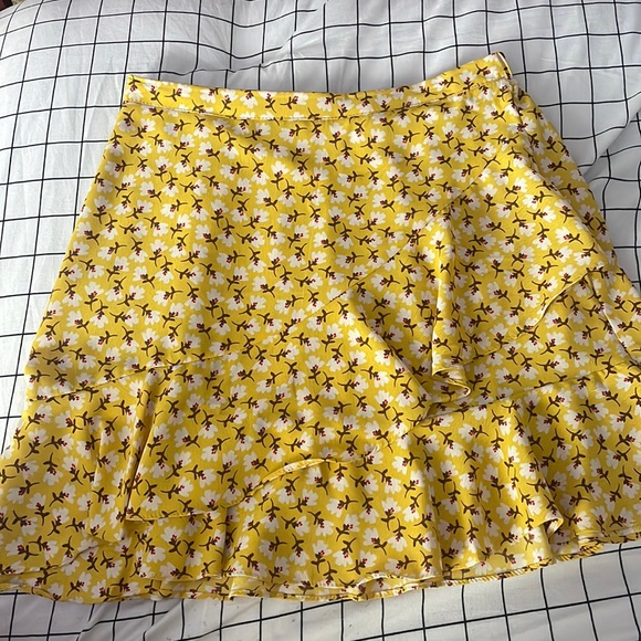 yellow flower skirt - Picture 1 of 2
